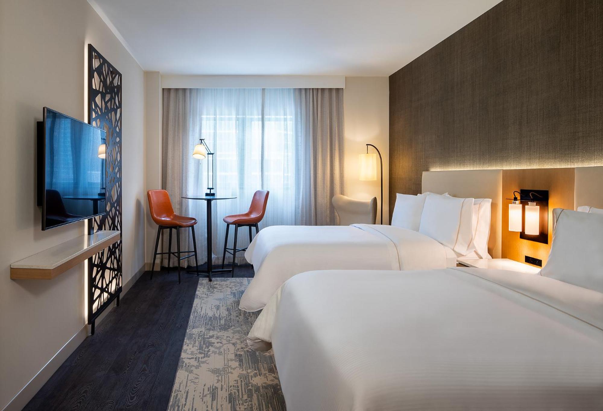 Deluxe, Queen Bed, Accessible