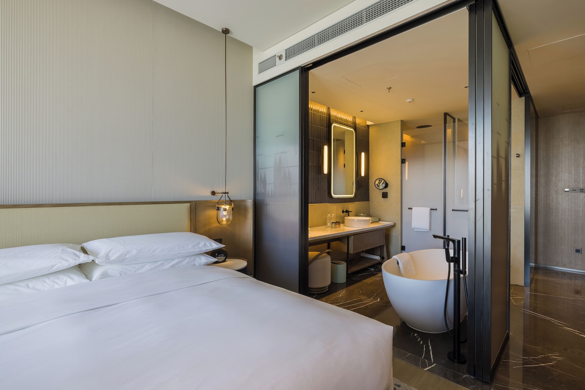 غرفة ديلوكس بسرير كينج بإطلالة على المدينة
