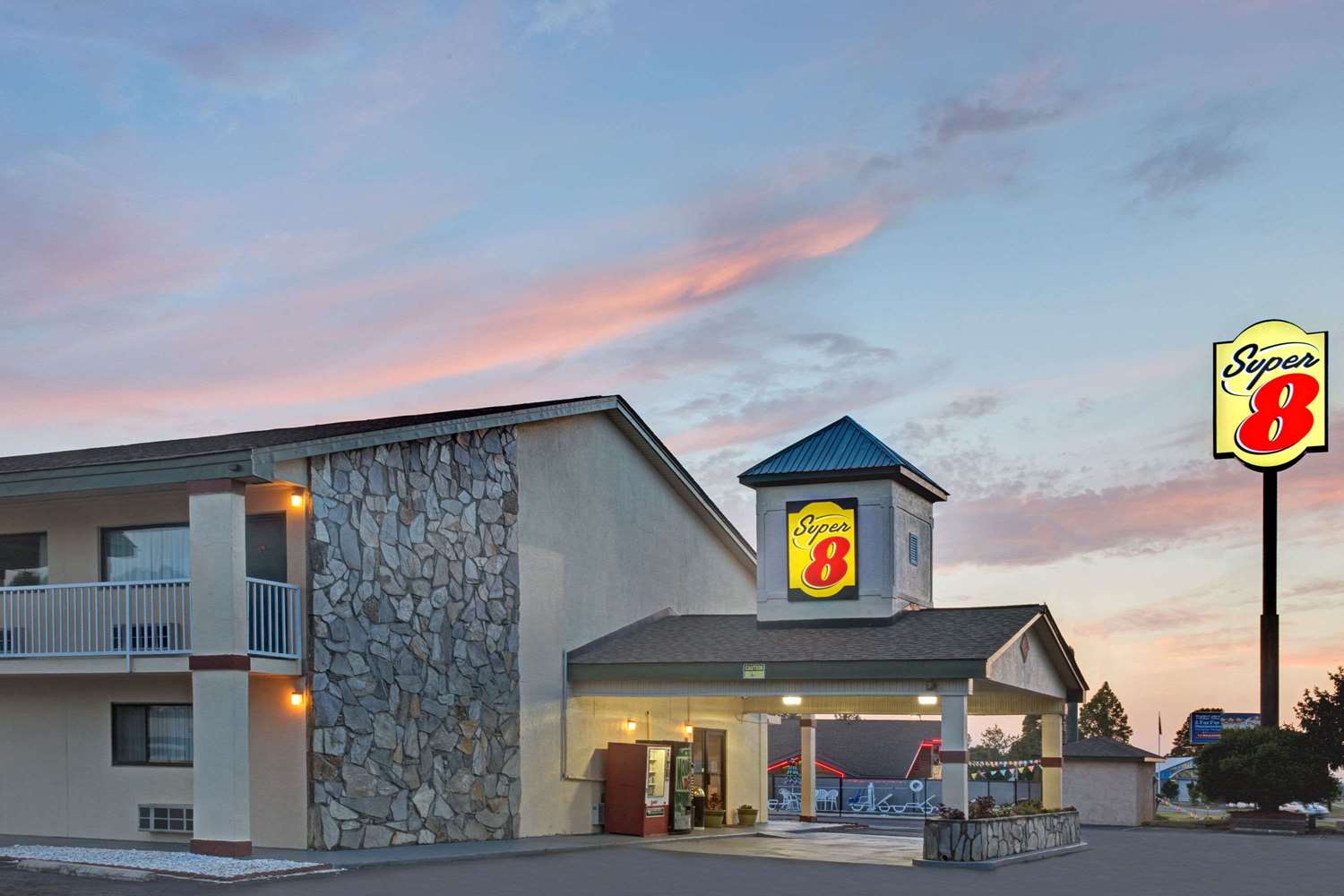 Super 8 By Wyndham Shelby 2/16