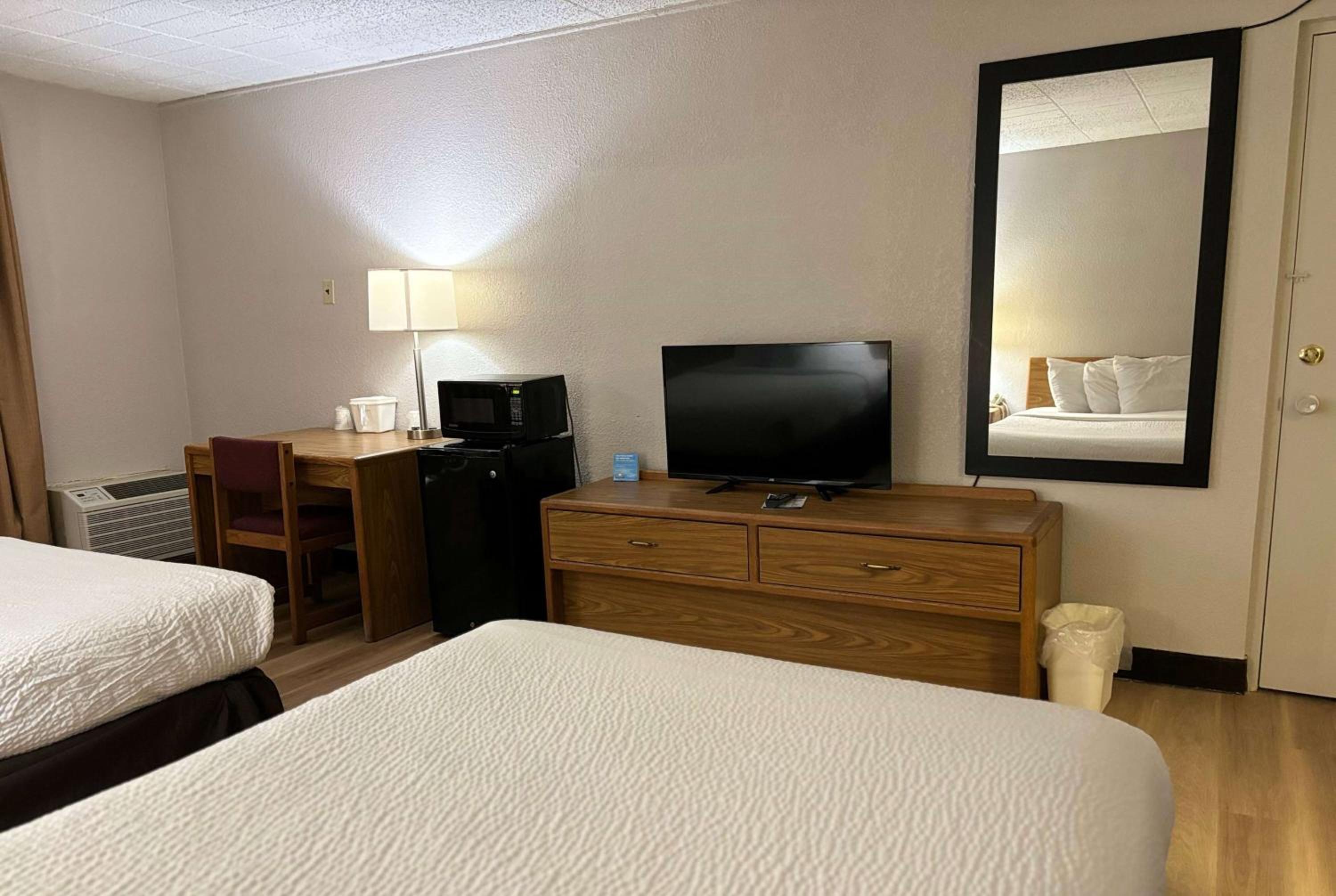 غرفة بسرير مزدوج لذوي الإعاقة، Days Inn by Wyndham Williamsport 4/4