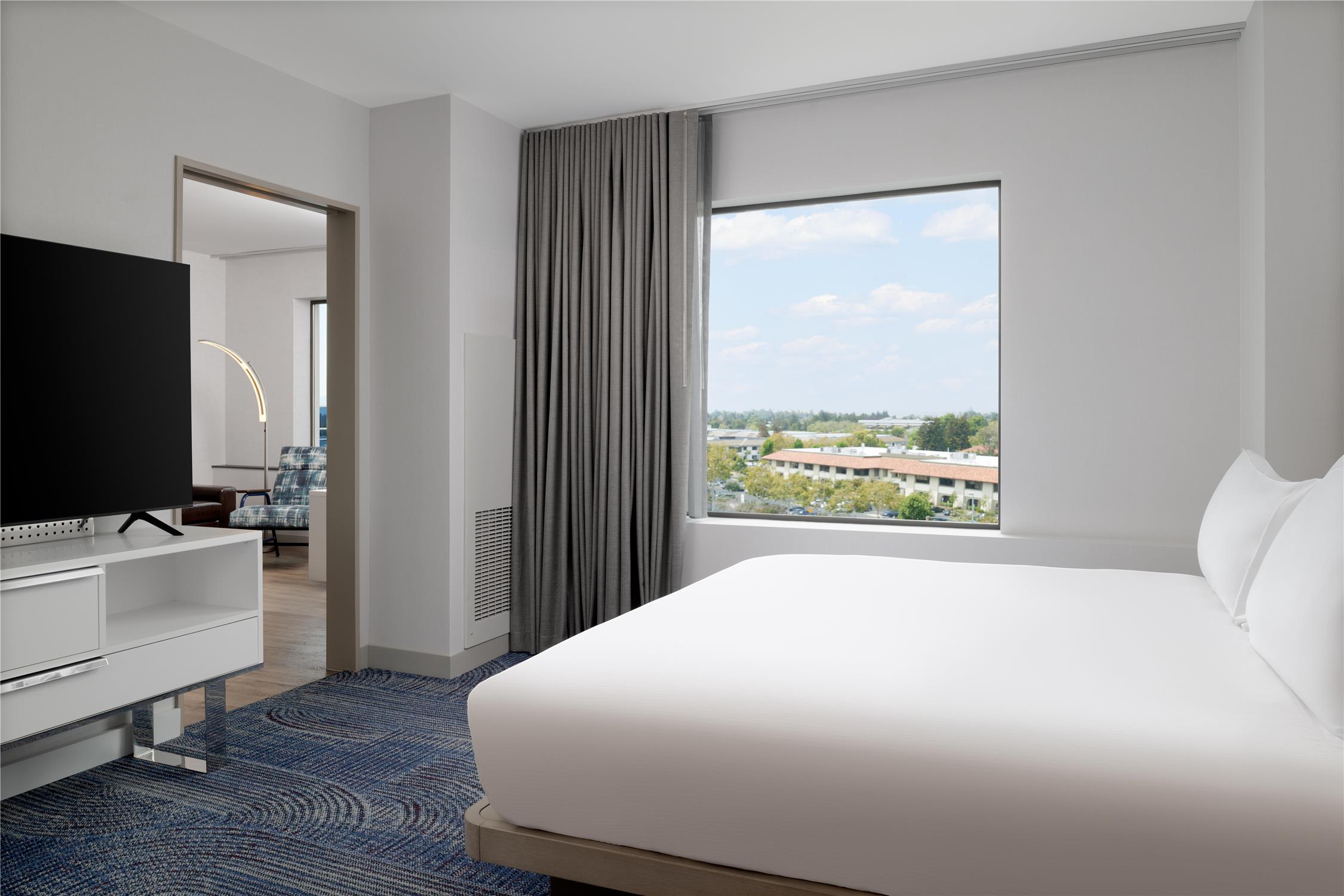 1 Bedroom, Junior Suite, King Bed, City View