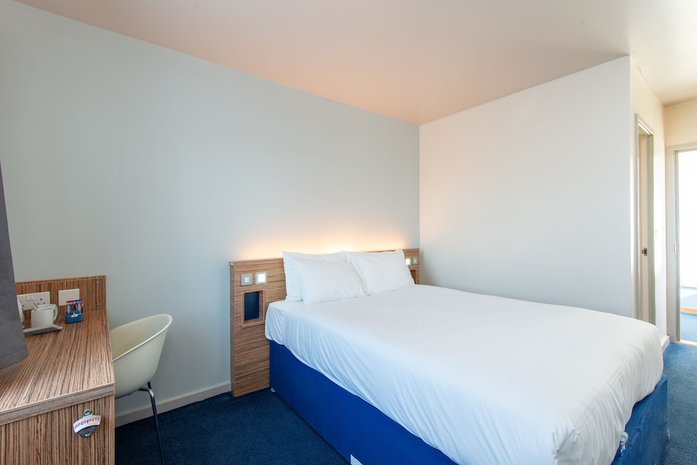ibis Budget Portishead Marina 6/16