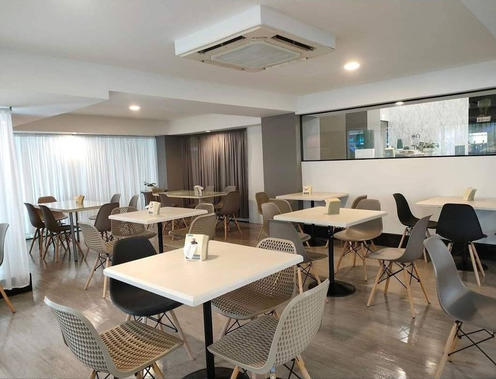 Sunday Ayothaya Hotel 53/68