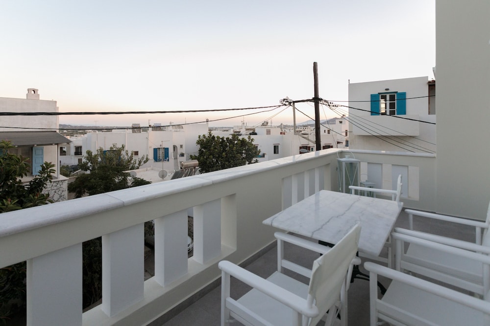Sweet Home Naxos 2/50