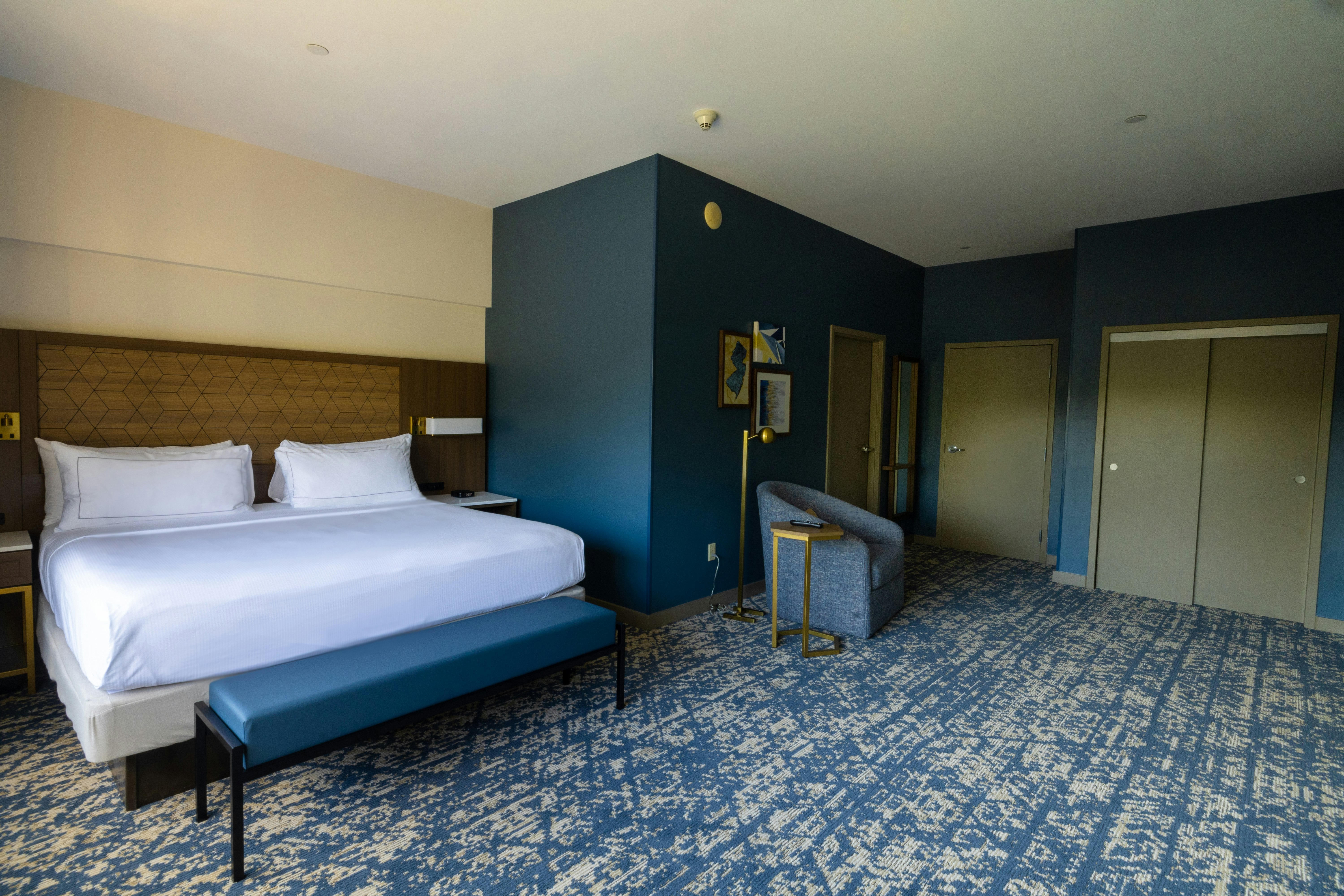 2 Rooms, Governor, Suite, King Bed