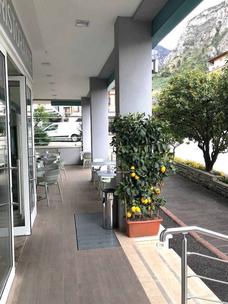 Hotel Sogno Del Benaco 54/63