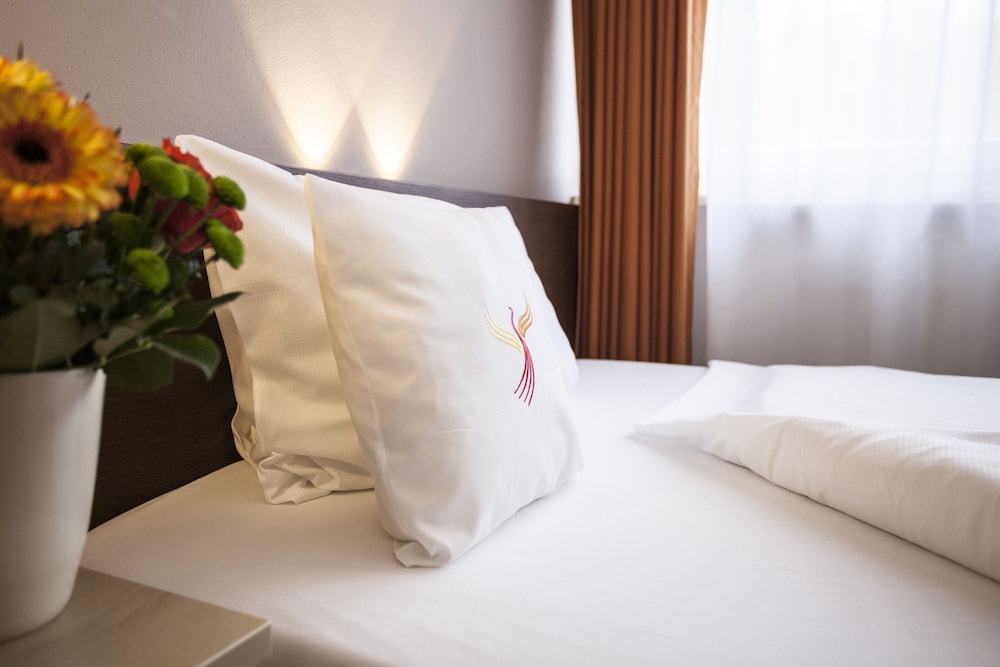 Phonix Hotel 12/47