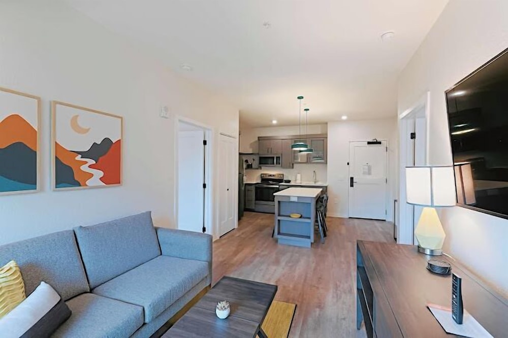 WaterWalk Extended Stay by Wyndham Jacksonville Deerwood Pk 33/56
