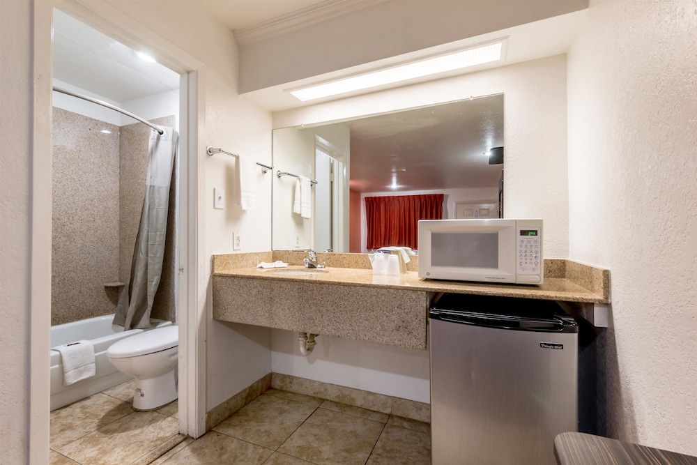 Motel6 San Antonio, TX - Frost Bank Center 40/44