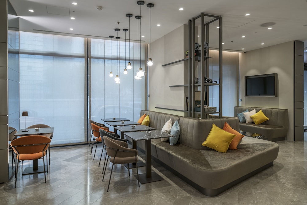 The Regency, Rome, a Tribute Portfolio Hotel 35/47
