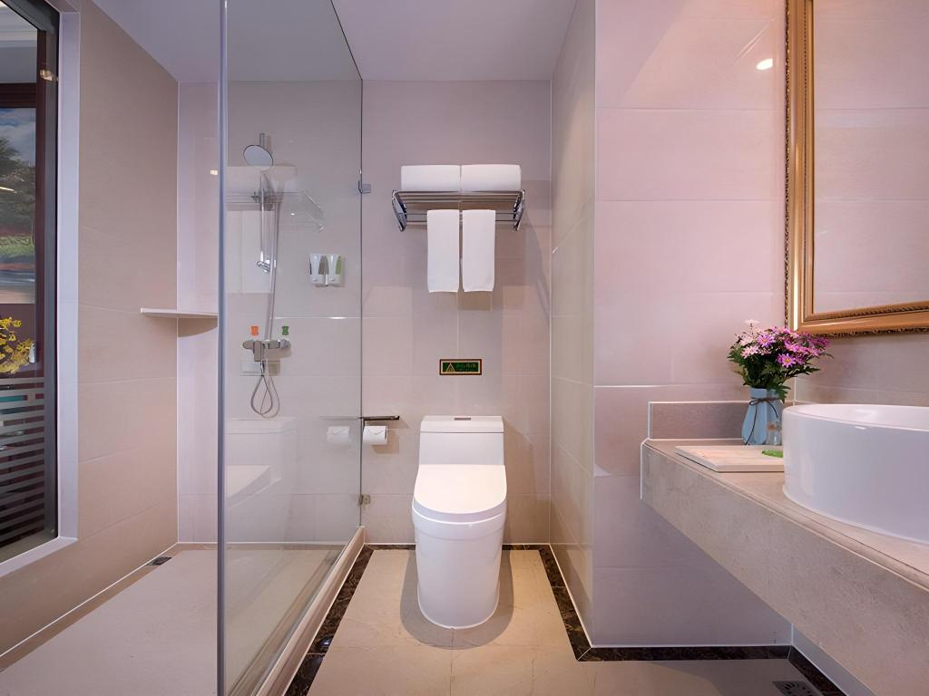 Vienna International Hotel (Shaoxing East Station Wanda) 35/38