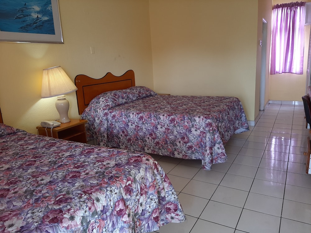 Royal Palm Suite Hotel 17/40