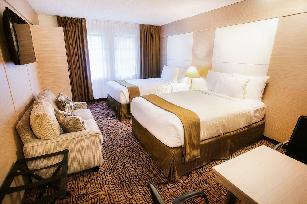 DELUXE, 2 DOUBLE BEDS