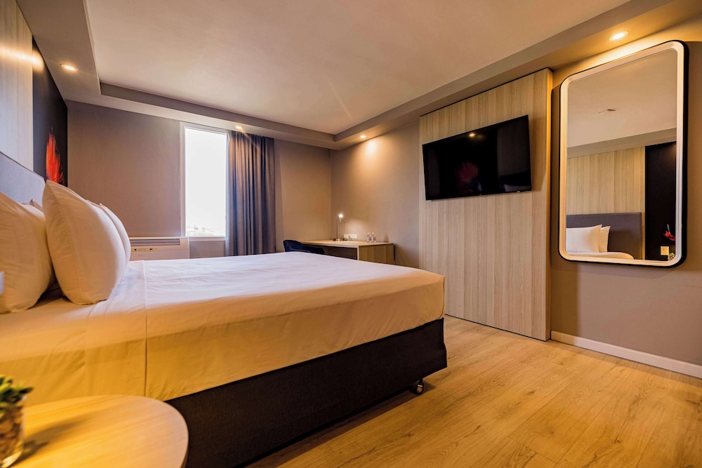PREMIER, KING BED