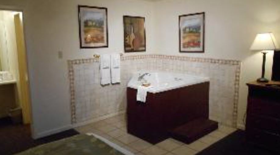SUITE, KING BED
