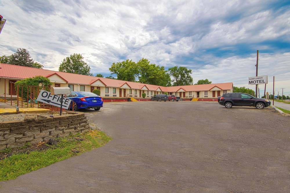 Sunflower Motel Hiawatha By OYO 37/53