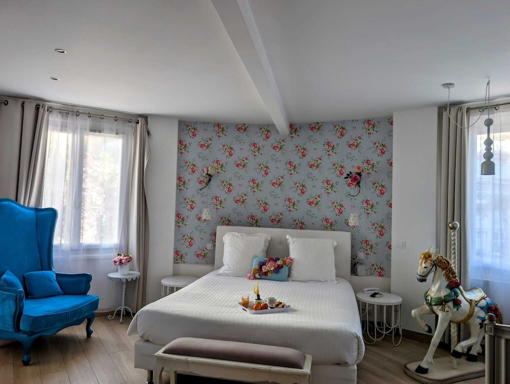 Hotel Mademoiselle 4/50