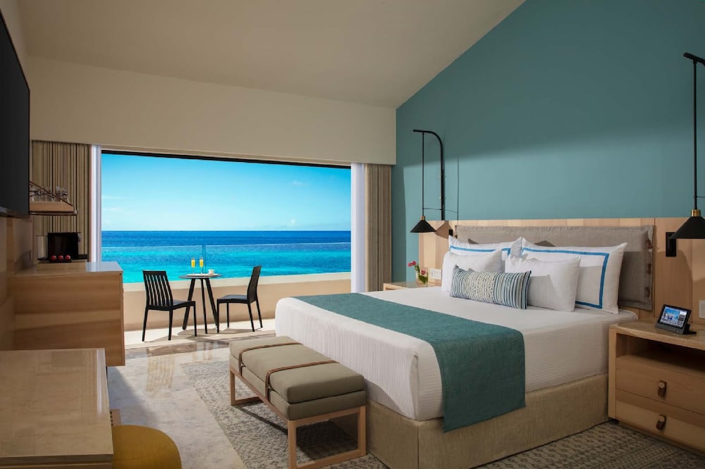 Preferred Club, King Bed, Ocean Front