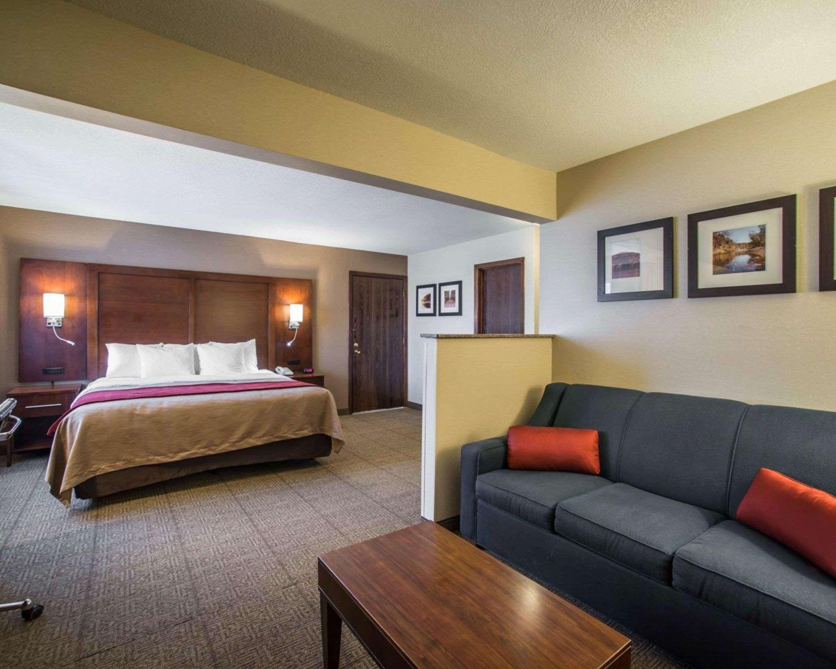 جناح بسرير كينج لذوي الإعاقة، Quality Inn & Suites Boonville - Columbia 2/2