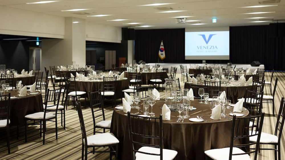 Yeosu Venezia Hotel & Suites 36/50