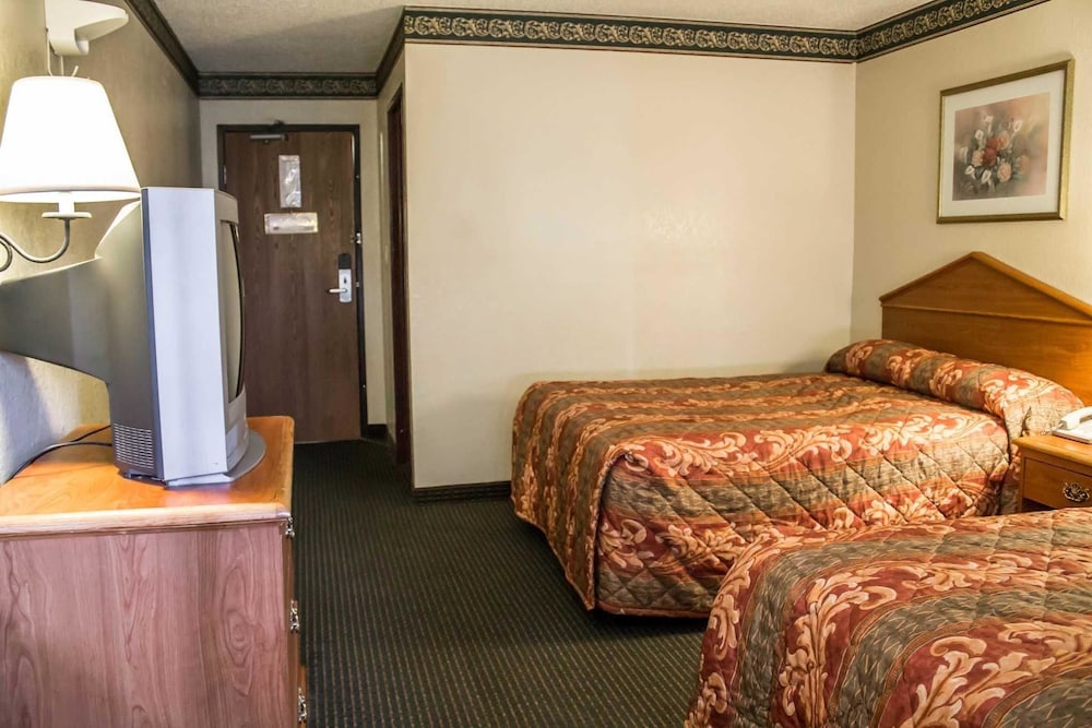 Econo Lodge Akron Copley Northwest 19/34