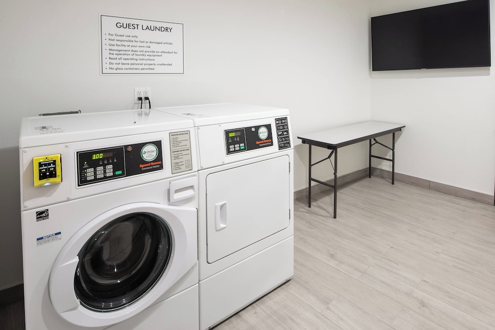 Fairfield Inn & Suites by Marriott Anaheim Los Alamitos 26/46