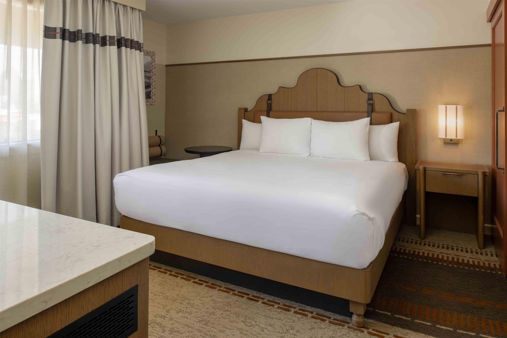 Deluxe, Suite, King Bed, Forest View