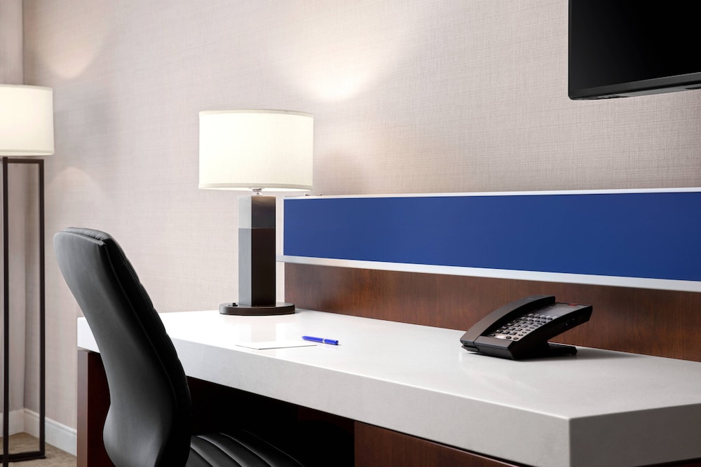 Delta Hotels By Marriott Thunder Bay 46/51