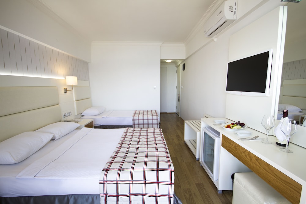 Yunus Hotel 12/71