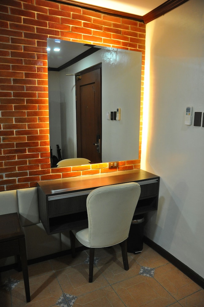 Vigan Plaza Hotel 61/71