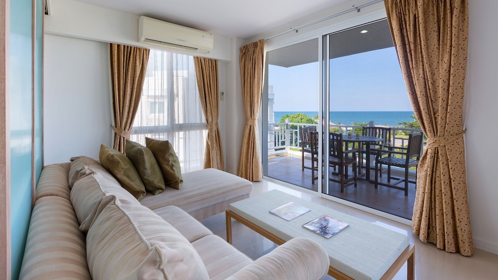 Baan Poolom Beachfront Condominium 31/50