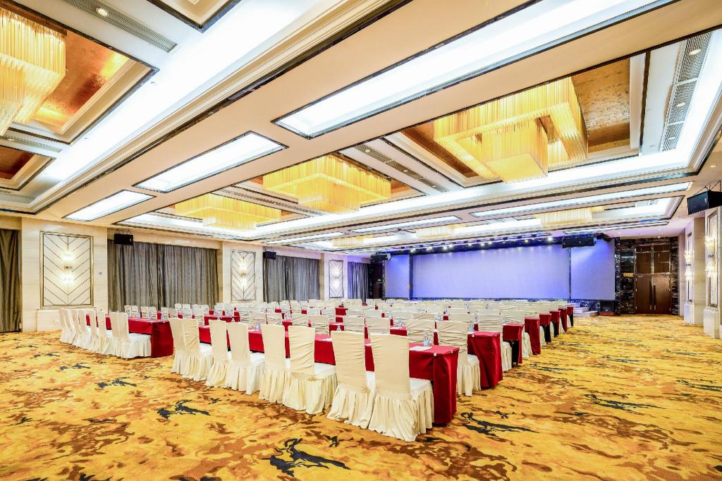 Rezen Kingtown Hotel (Chongqing Liangjiang New District) 49/58