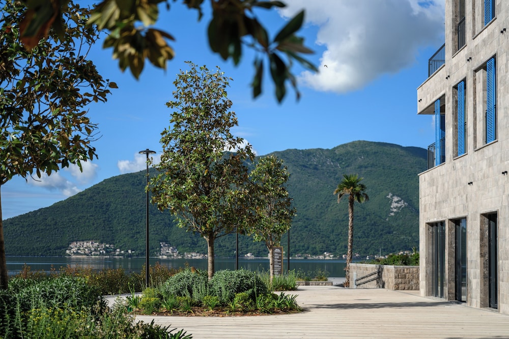 Movenpick Hotel & Residences Teuta Kotor Bay 51/58
