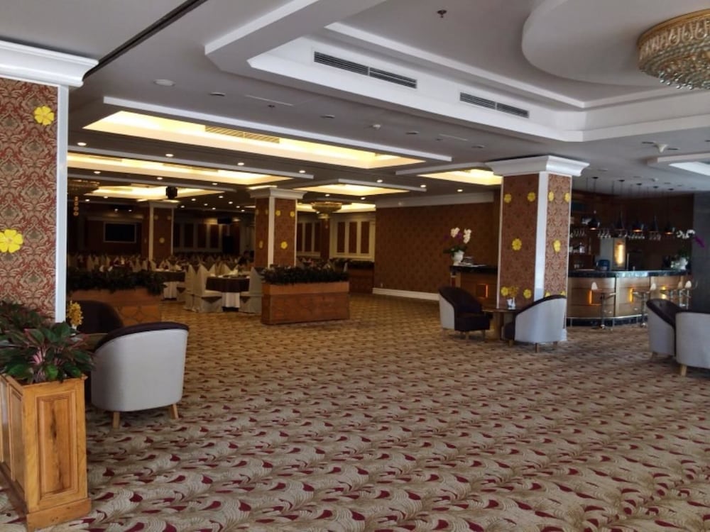 Petro Hotel 8/53