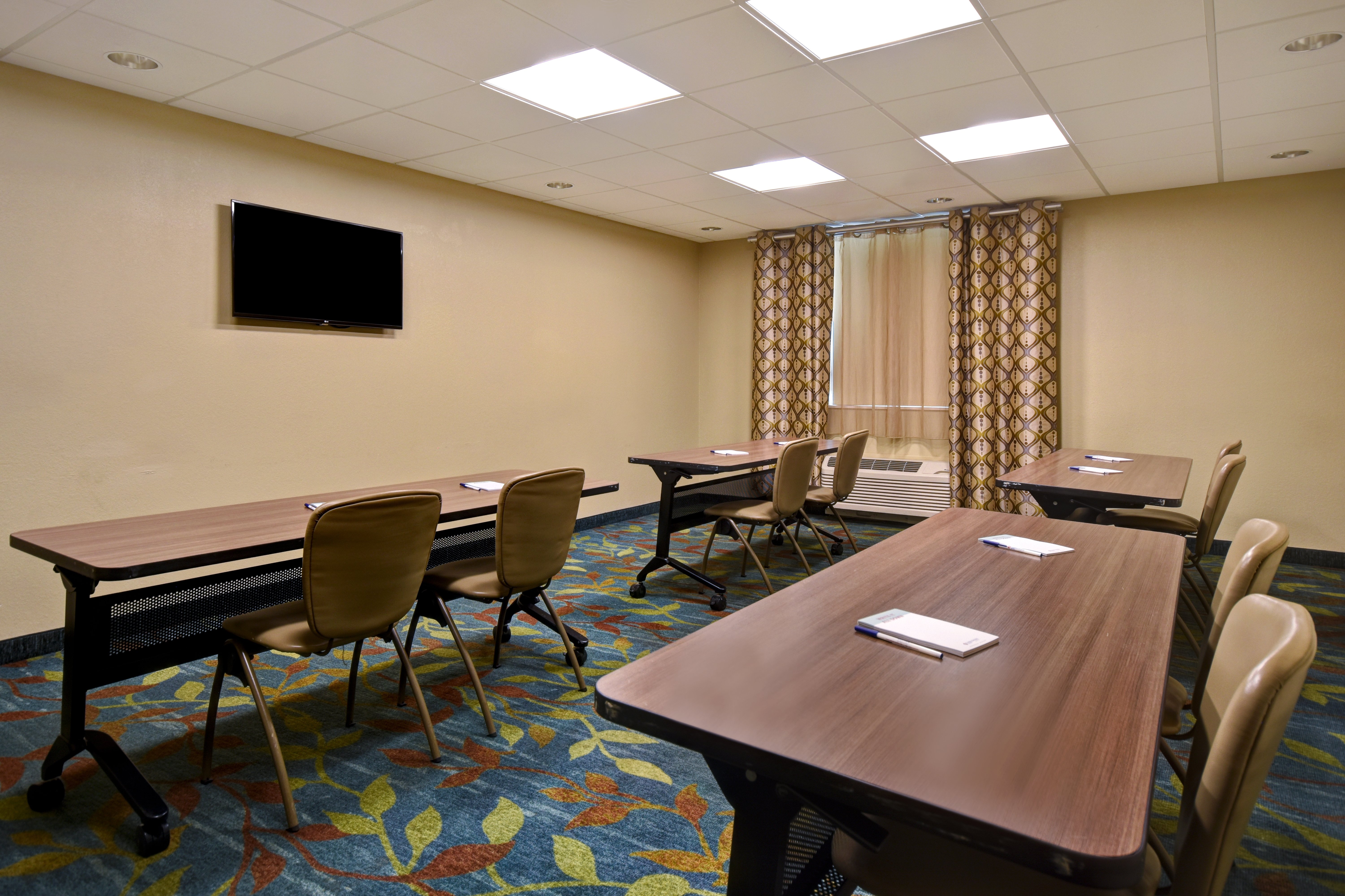 Candlewood Suites St. Clairsville 21/26