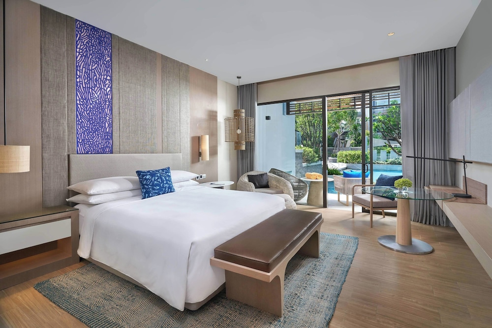 1 Bedroom, Comfort, Studio, King Bed, Pool Side, Balcony