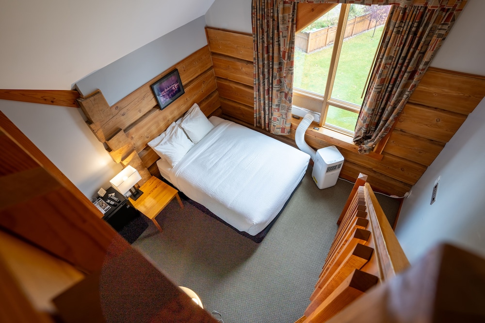 Basecamp Lodge Golden 19/62