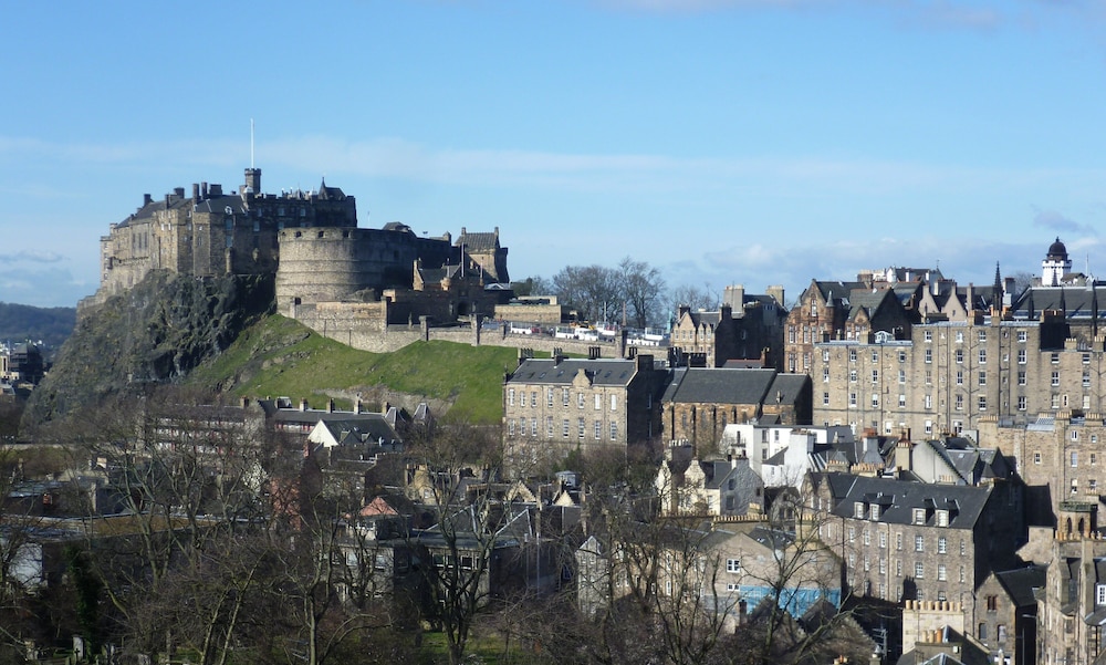 Holiday Inn Express Edinburgh City Centre 57/62
