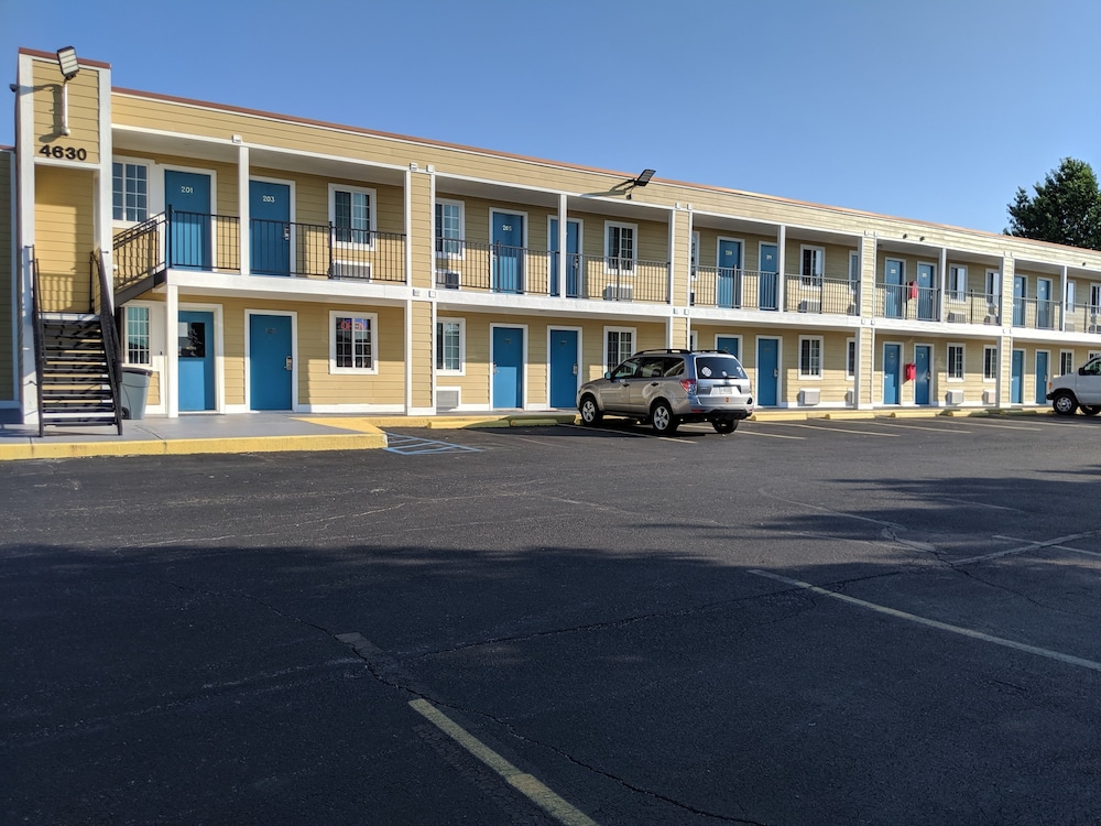Americas Best Value Inn - Indy Northwest photo1