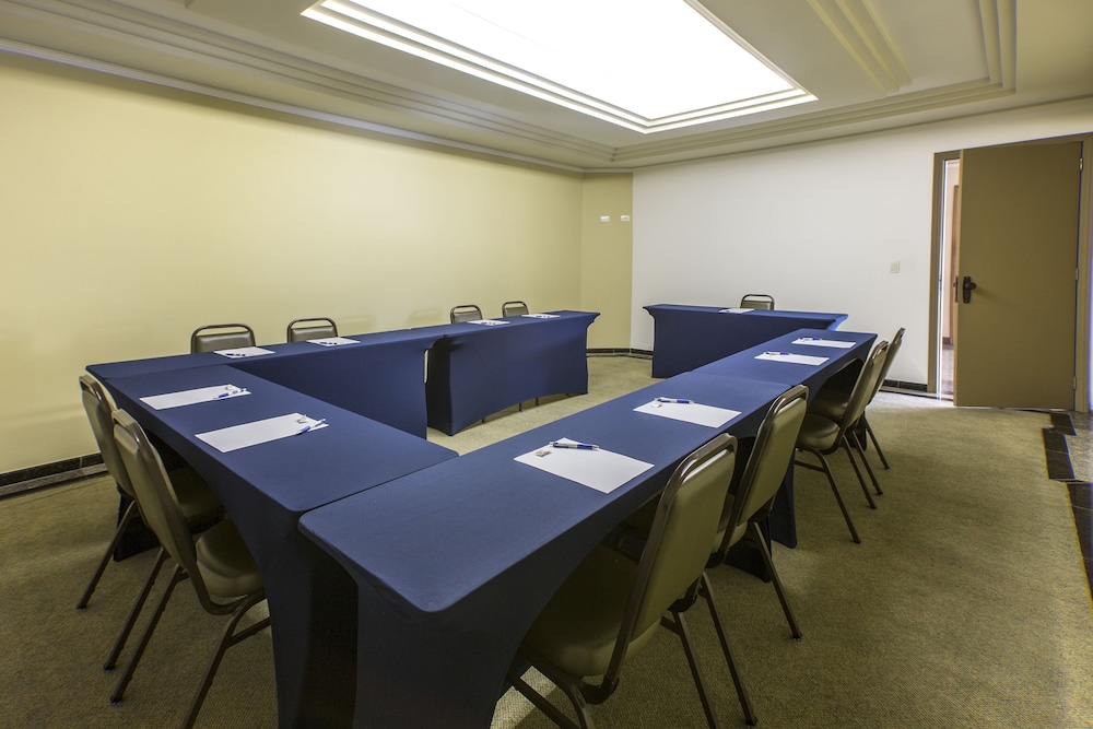 Astron Suites Sao Jose dos Pinhais 42/54