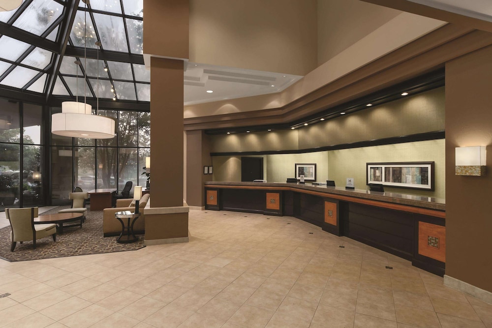 Embassy Suites by Hilton Birmingham 6/36