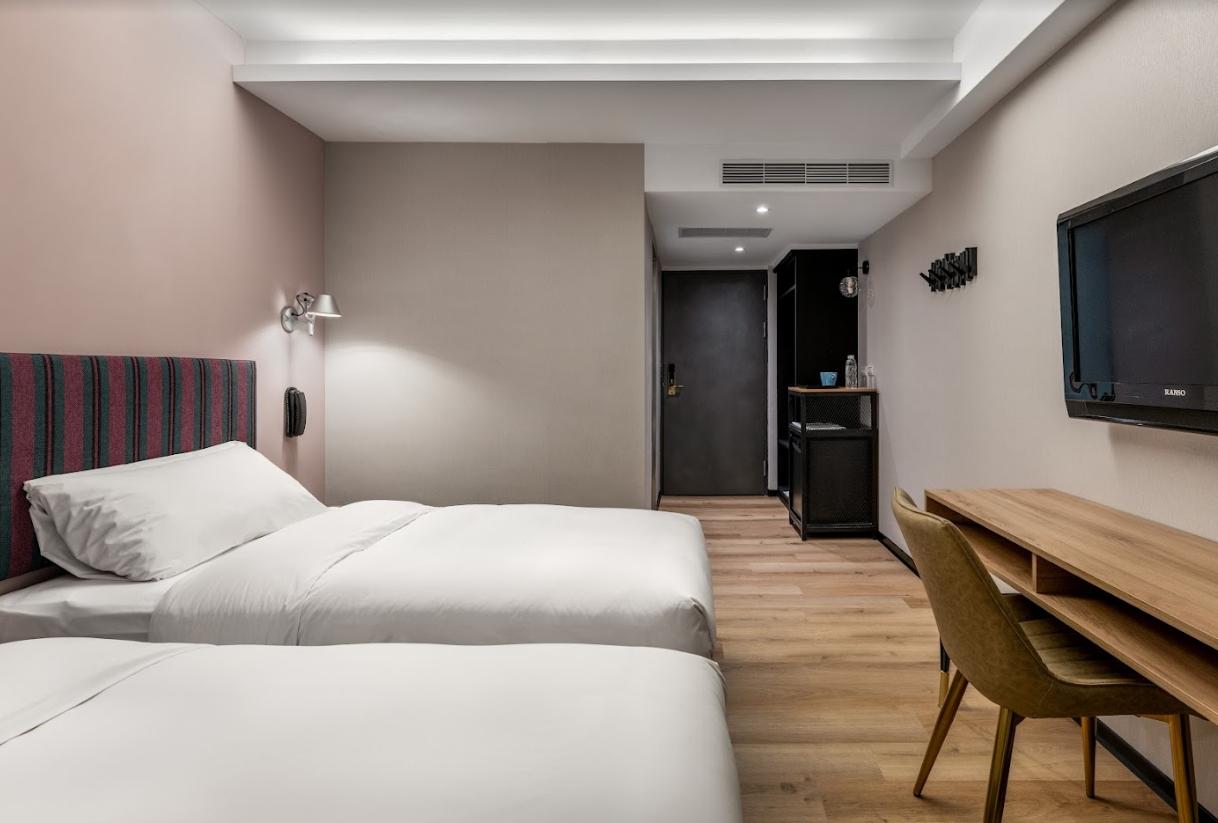 Room, Twin Beds, No Window