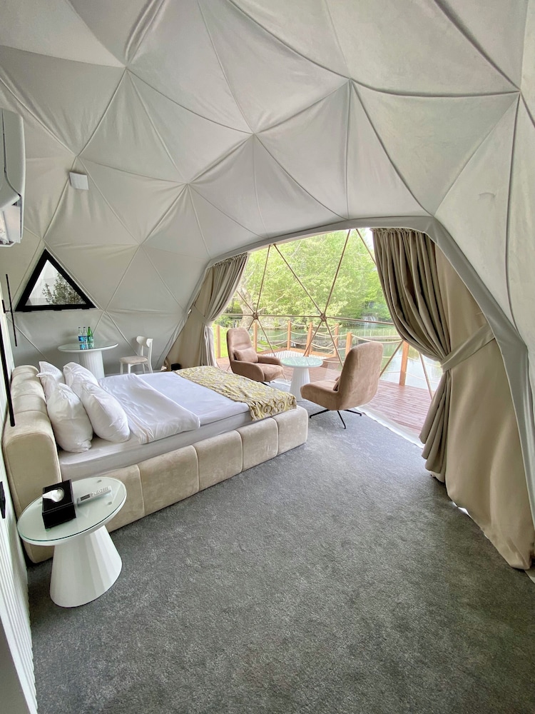 Bungalow, 1 King and 1 Single Beds, Lake and Waterfall View