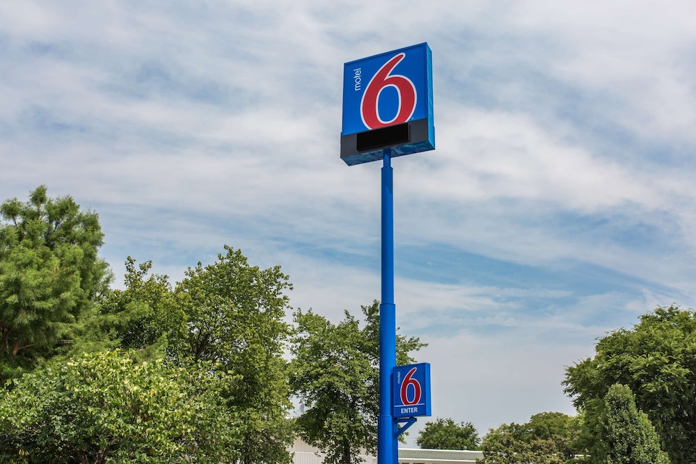 Motel6 Goodlettsville, TN - Nashville 37/39