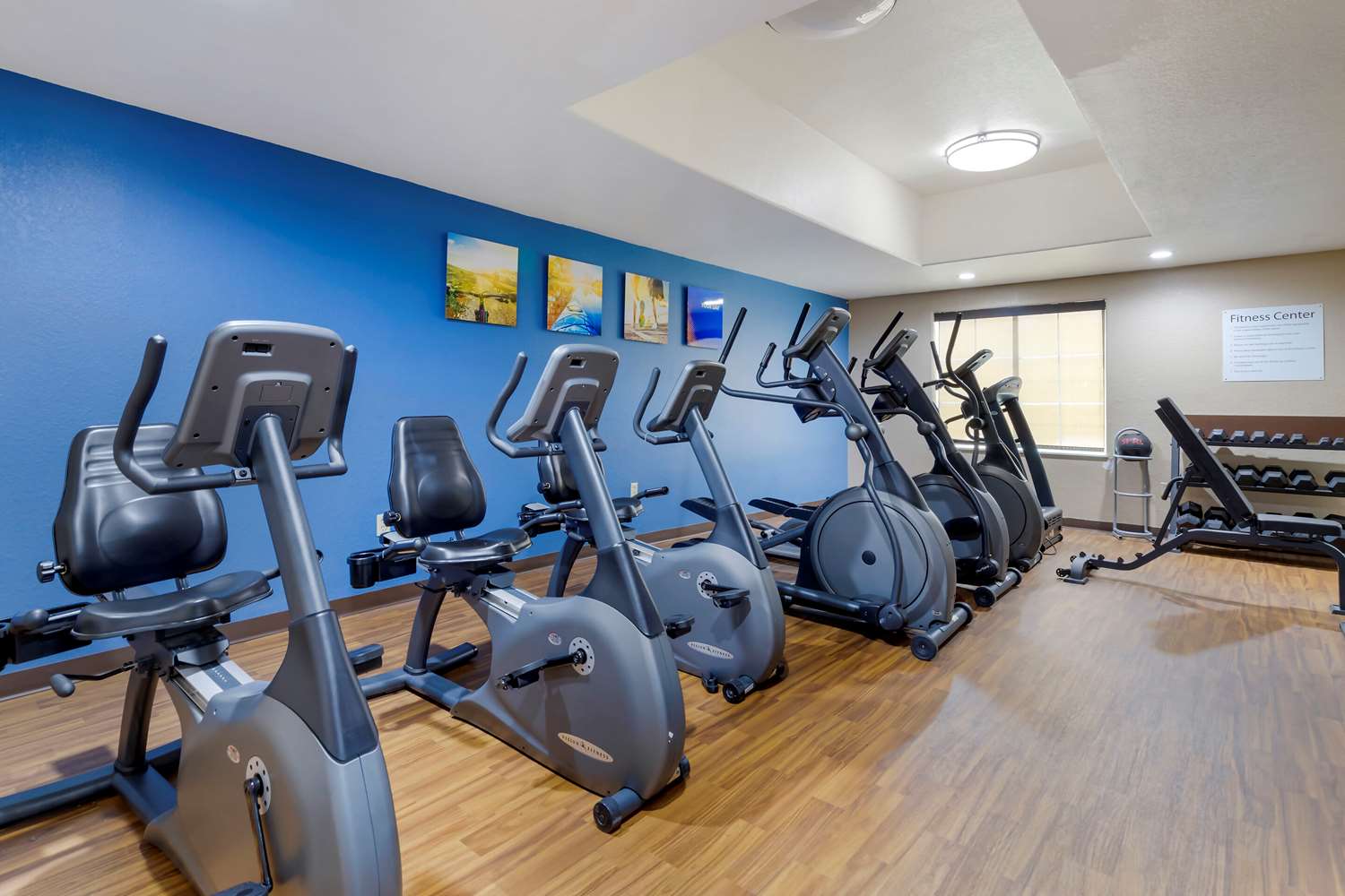 Comfort Inn & Suites Near Six Flags & Medical Center 23/36