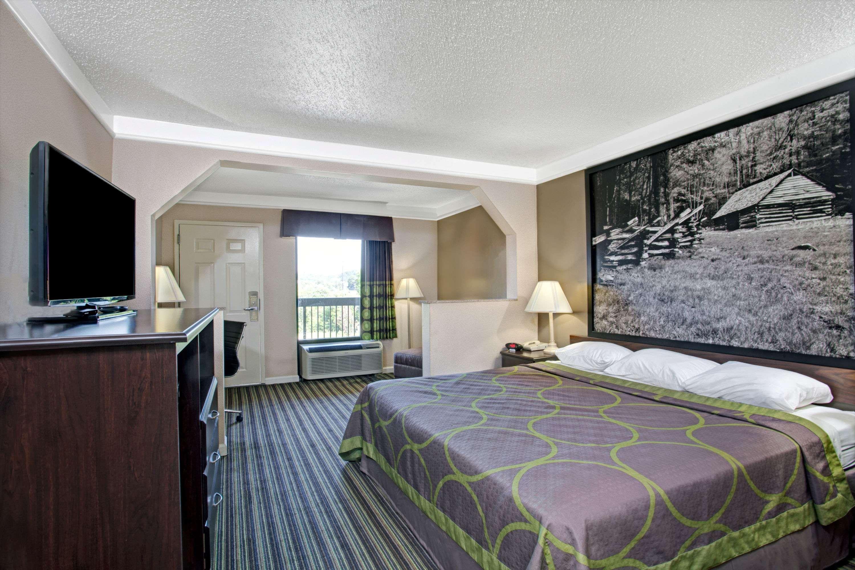Super 8 By Wyndham Knoxville East 16/38