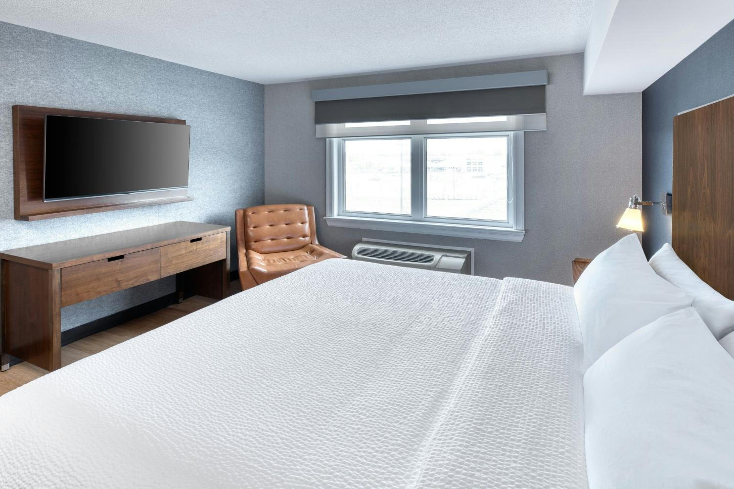 1 Bedroom, Specialty, Suite, King Bed, Sofa, Bathtub