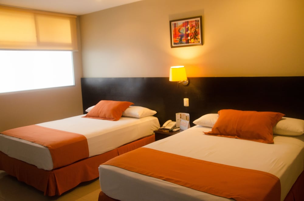 Hotel Los Almendros 7/26