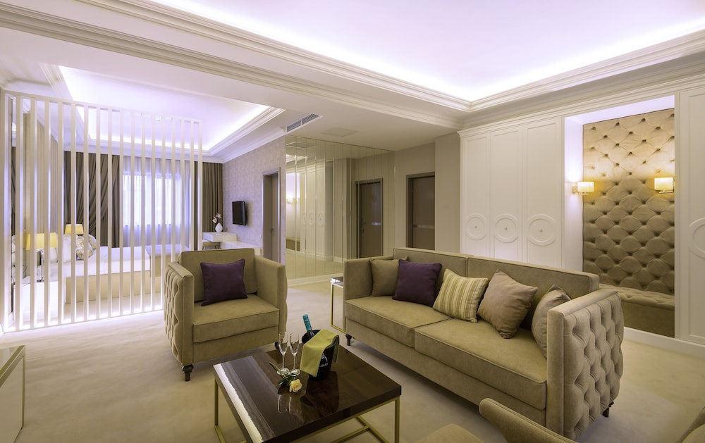 Paris Hotel Yerevan 33/42