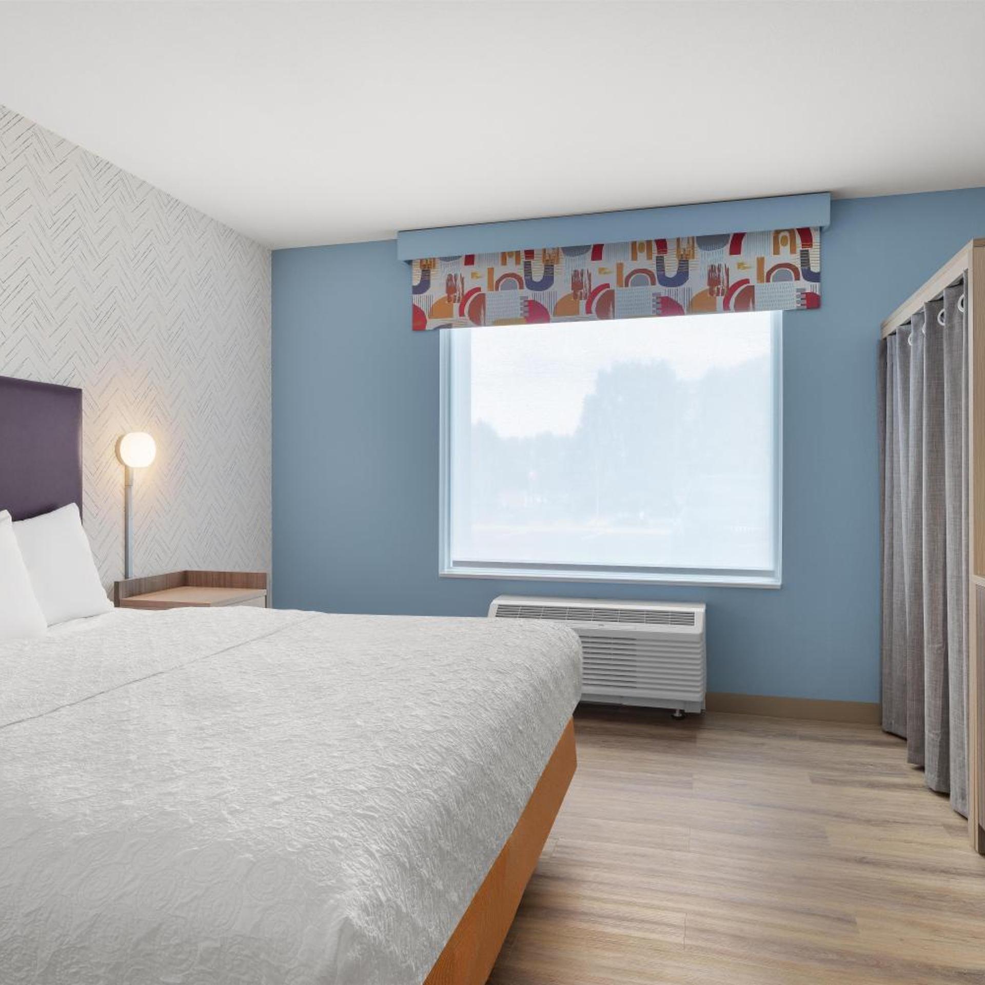 1 Bedroom, Suite, King Bed, Bathtub, Accessible